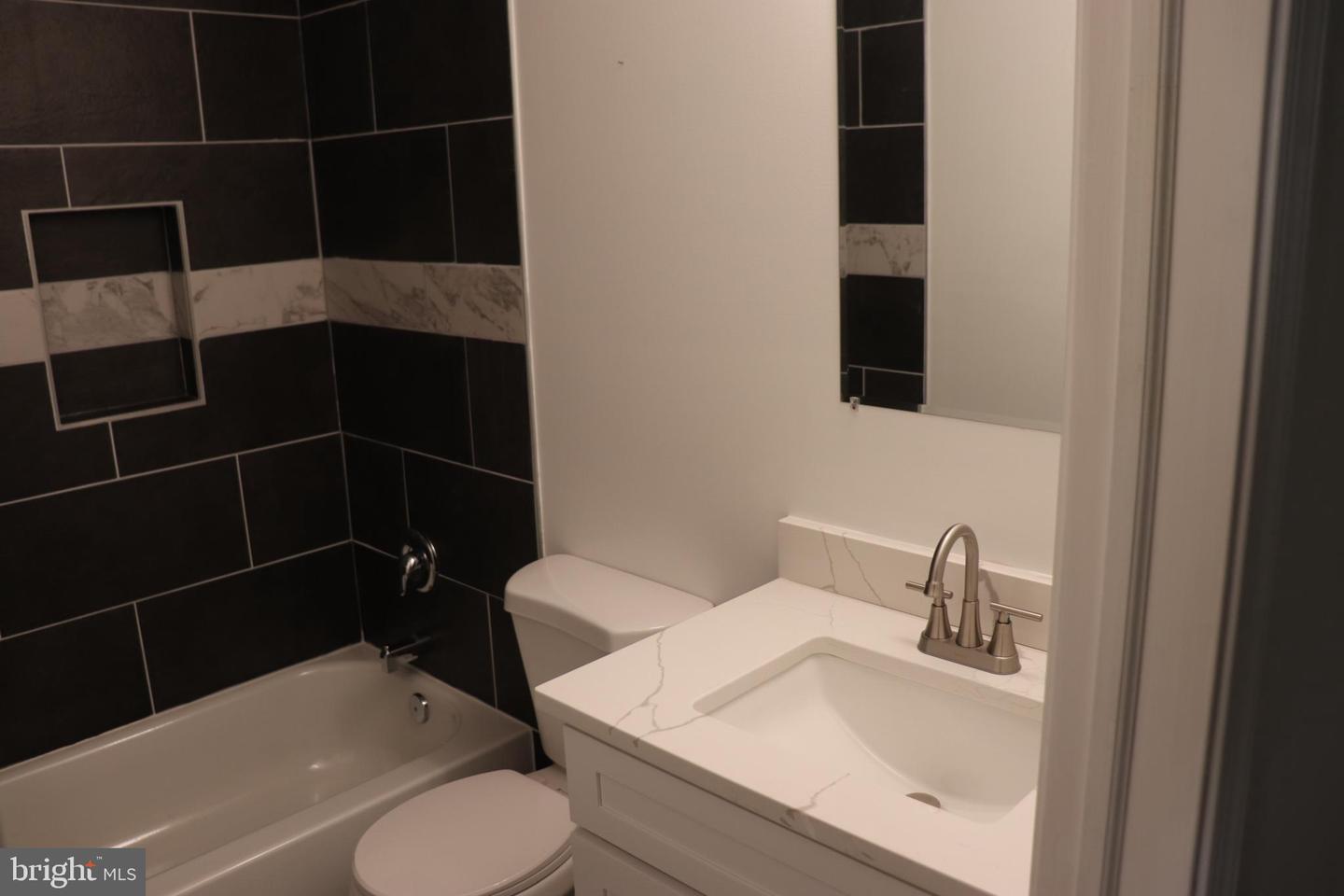1707 Marshall St Property Photo 19