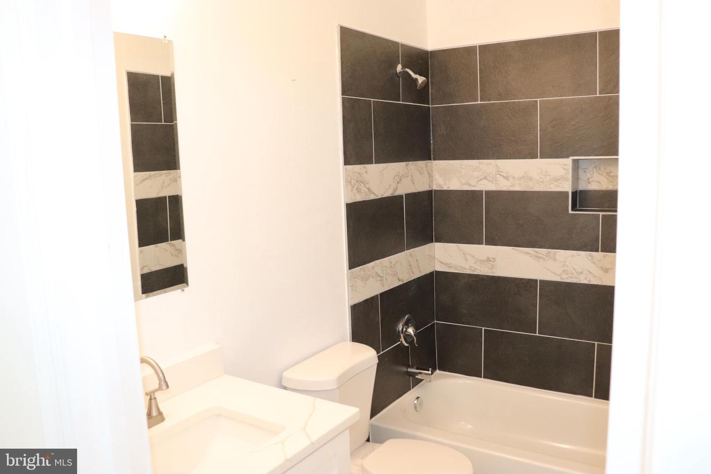 1707 Marshall St Property Photo 21