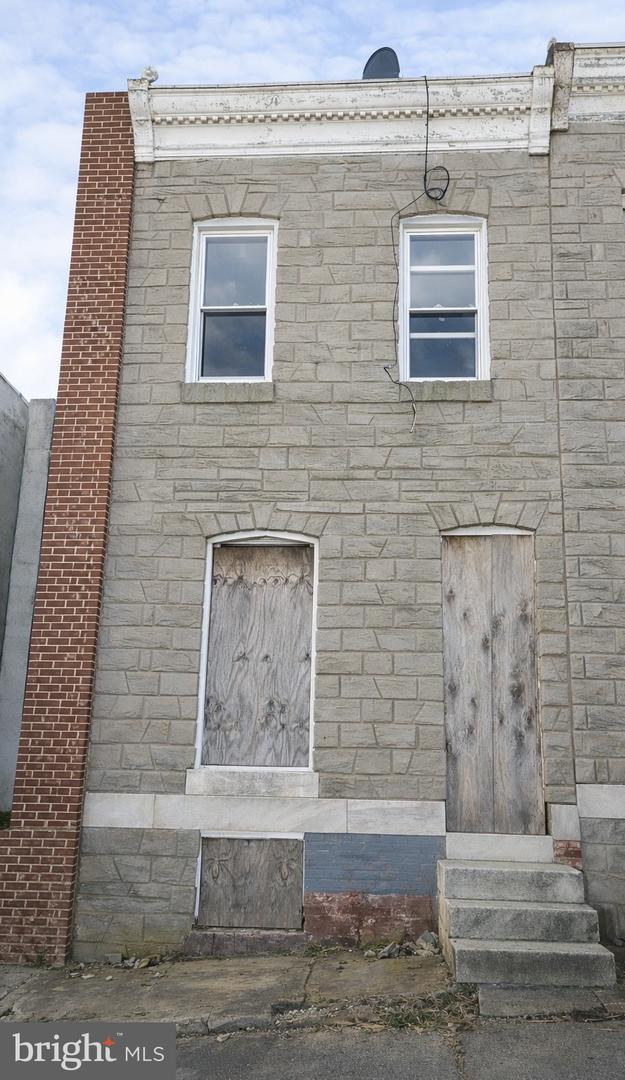 2557 Hollins St Property Photo 1