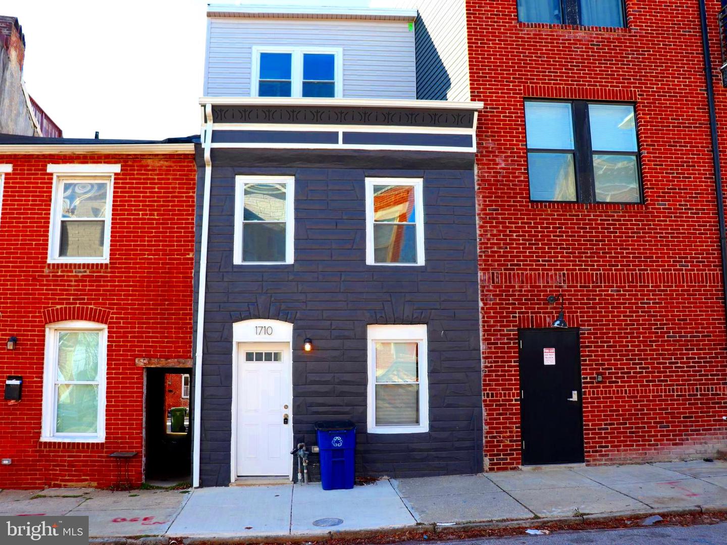 1710 Light St Property Photo 1