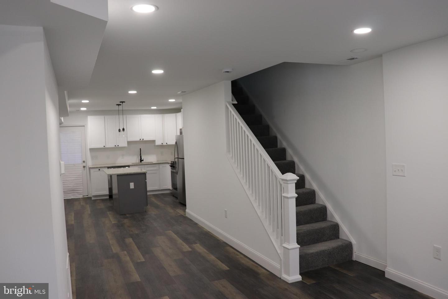 1710 Light St Property Photo 4
