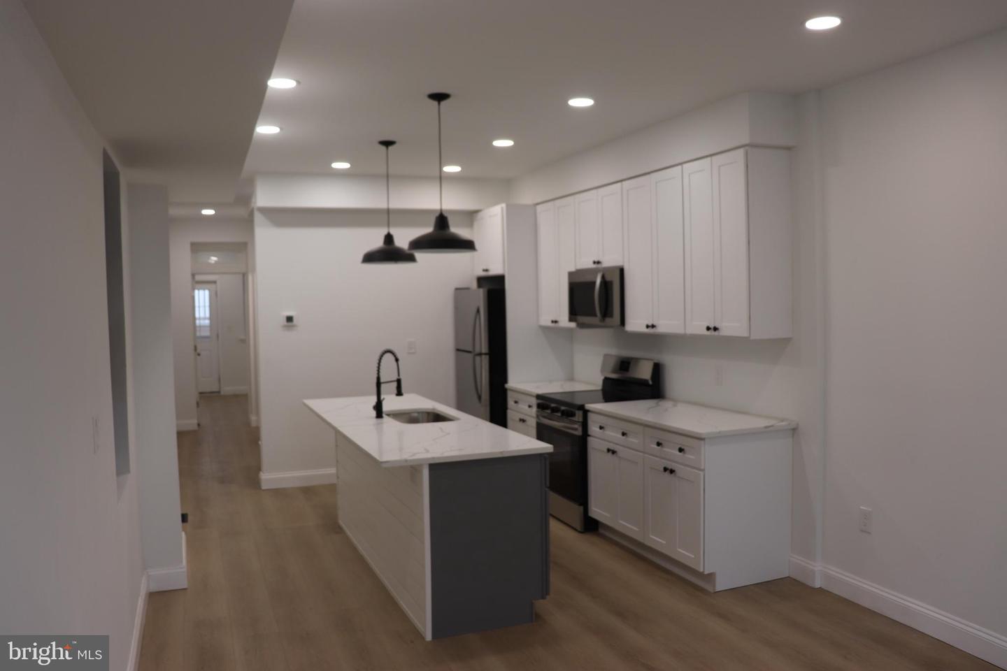 1710 Light St Property Photo 9