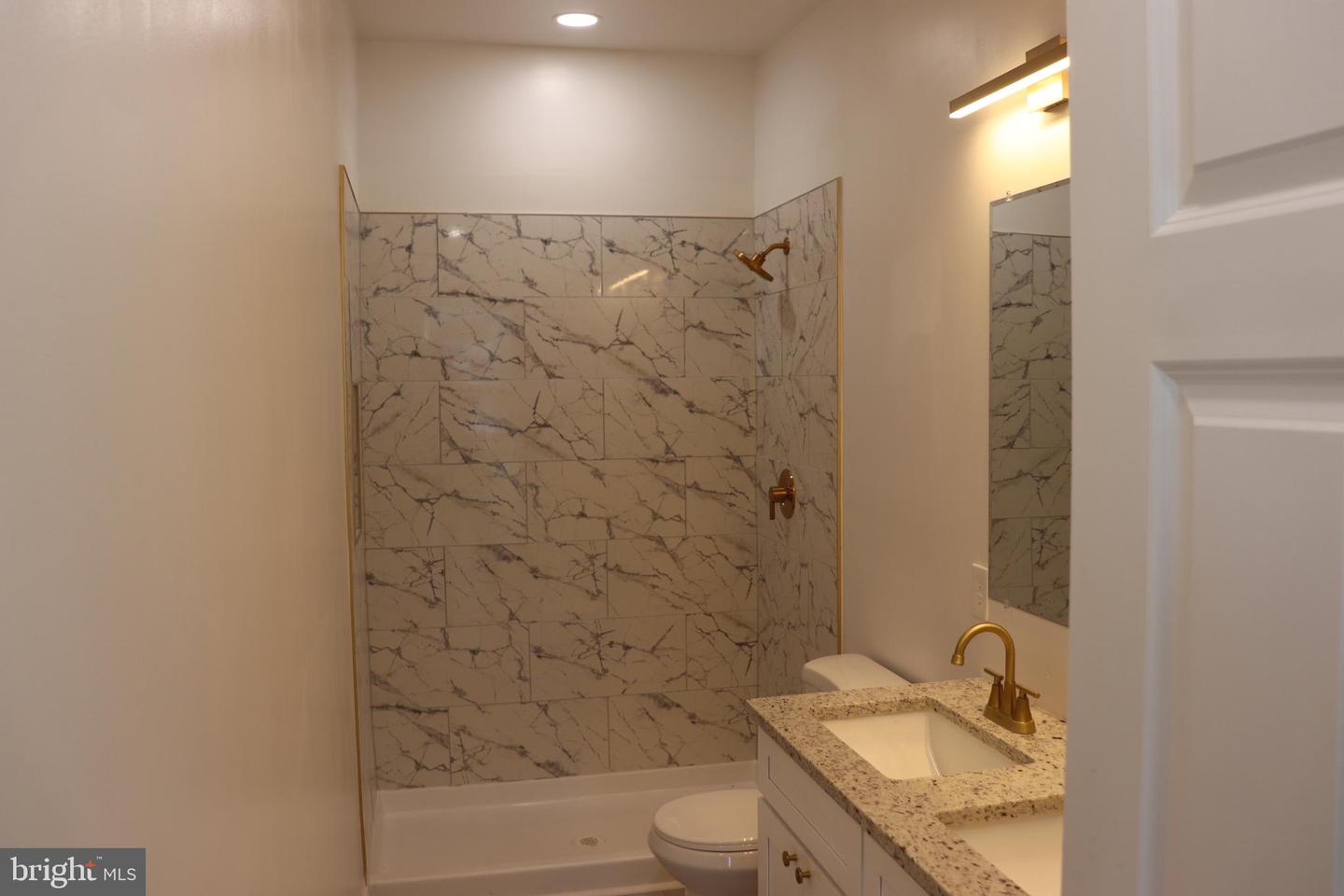 1710 Light St Property Photo 25