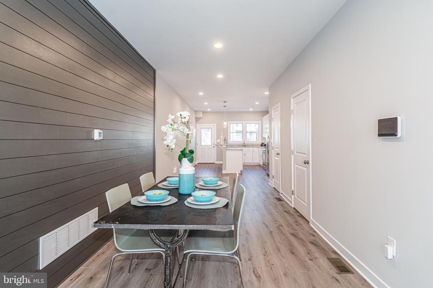 1335 Division St Property Photo 5