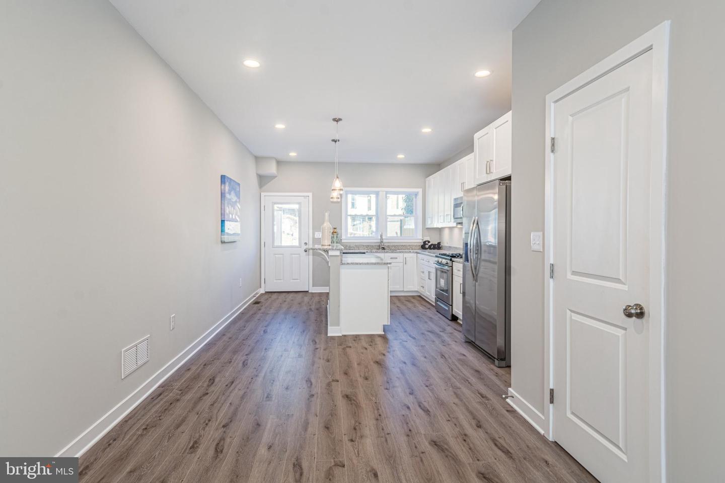 1335 Division St Property Photo 6