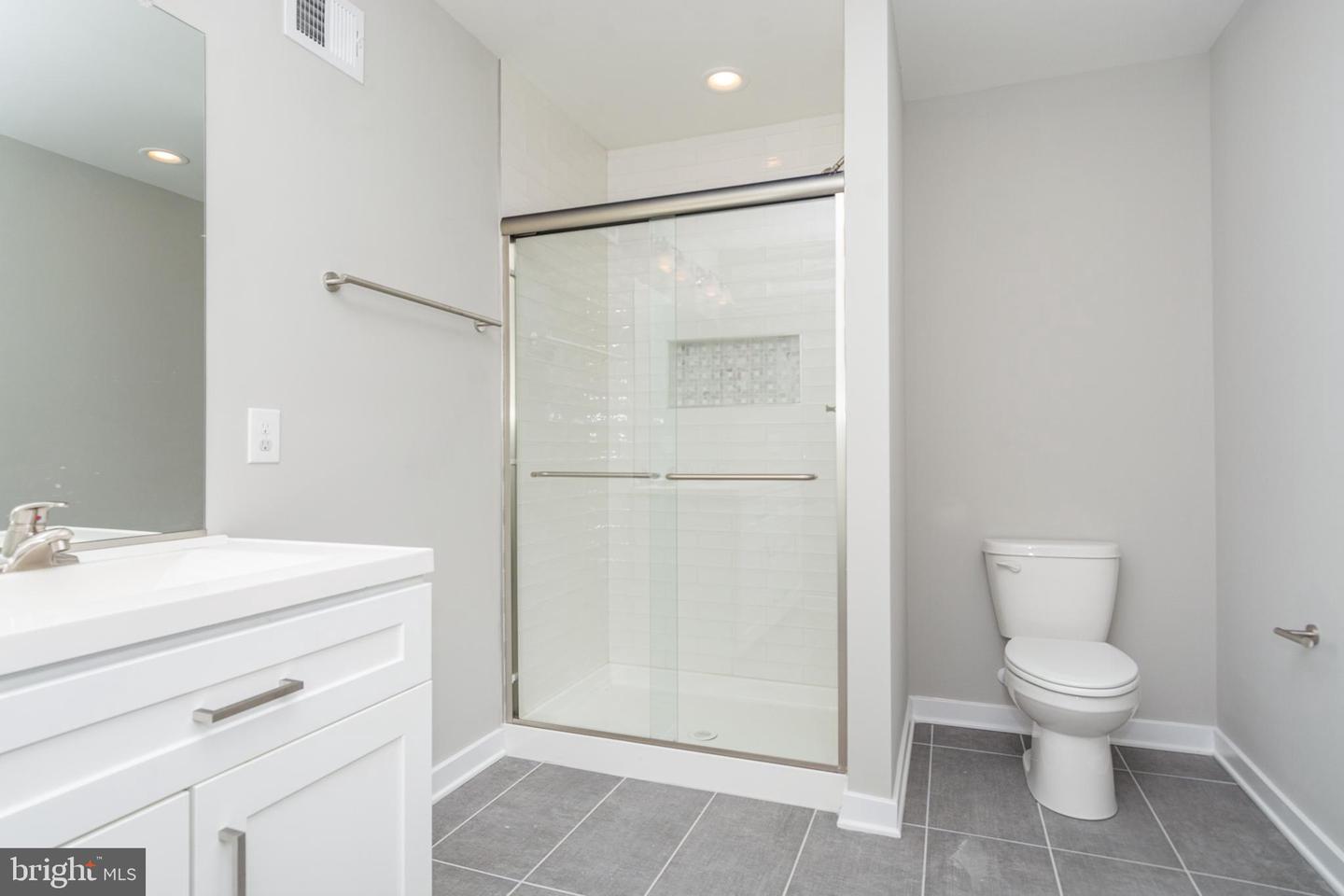 1335 Division St Property Photo 17