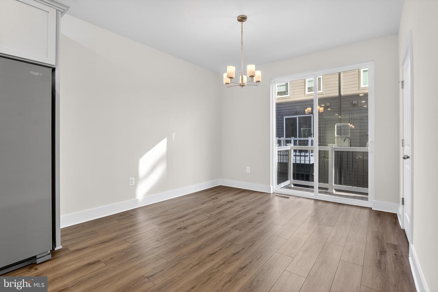 2719 Light St Property Photo 5