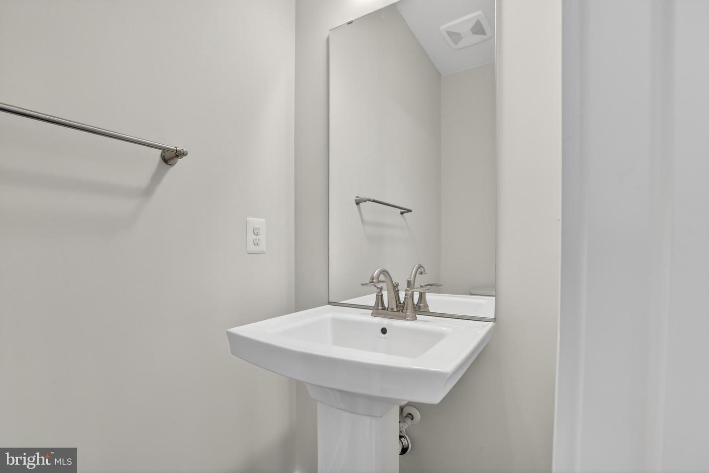 2719 Light St Property Photo 9