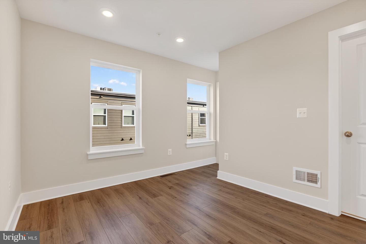 2719 Light St Property Photo 10