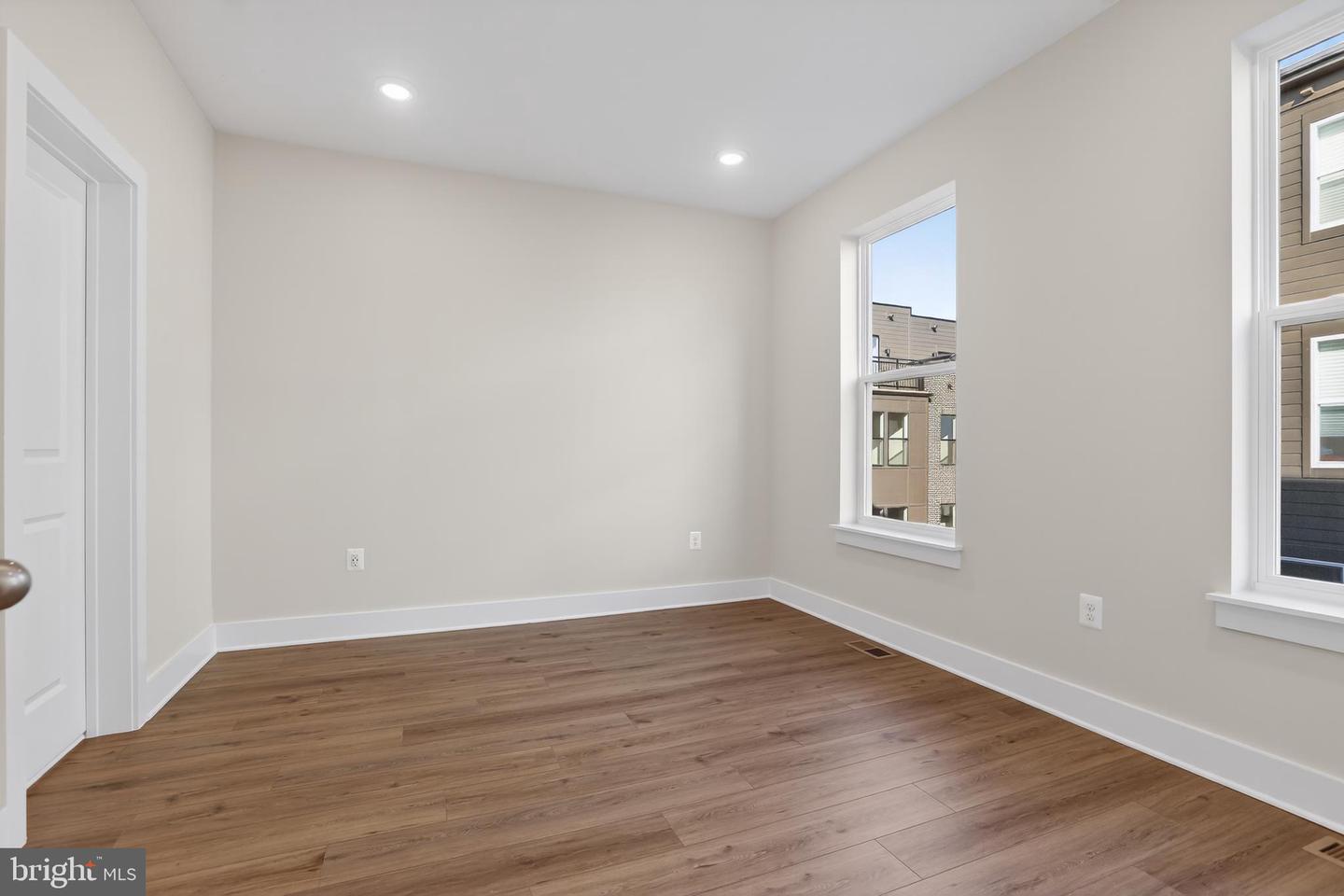 2719 Light St Property Photo 12