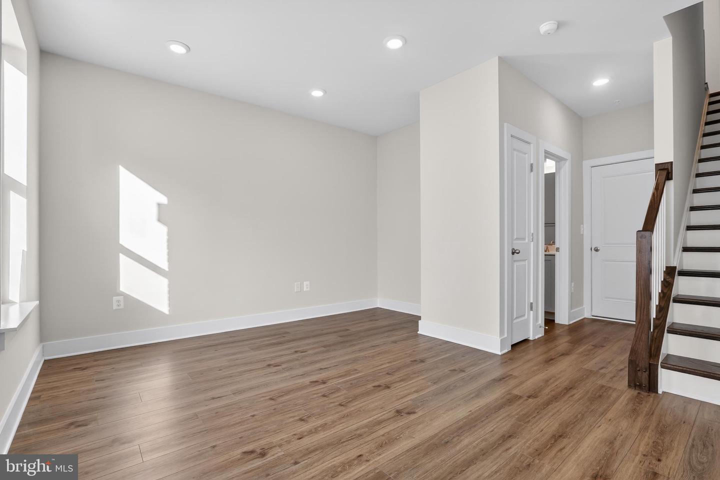 2719 Light St Property Photo 14