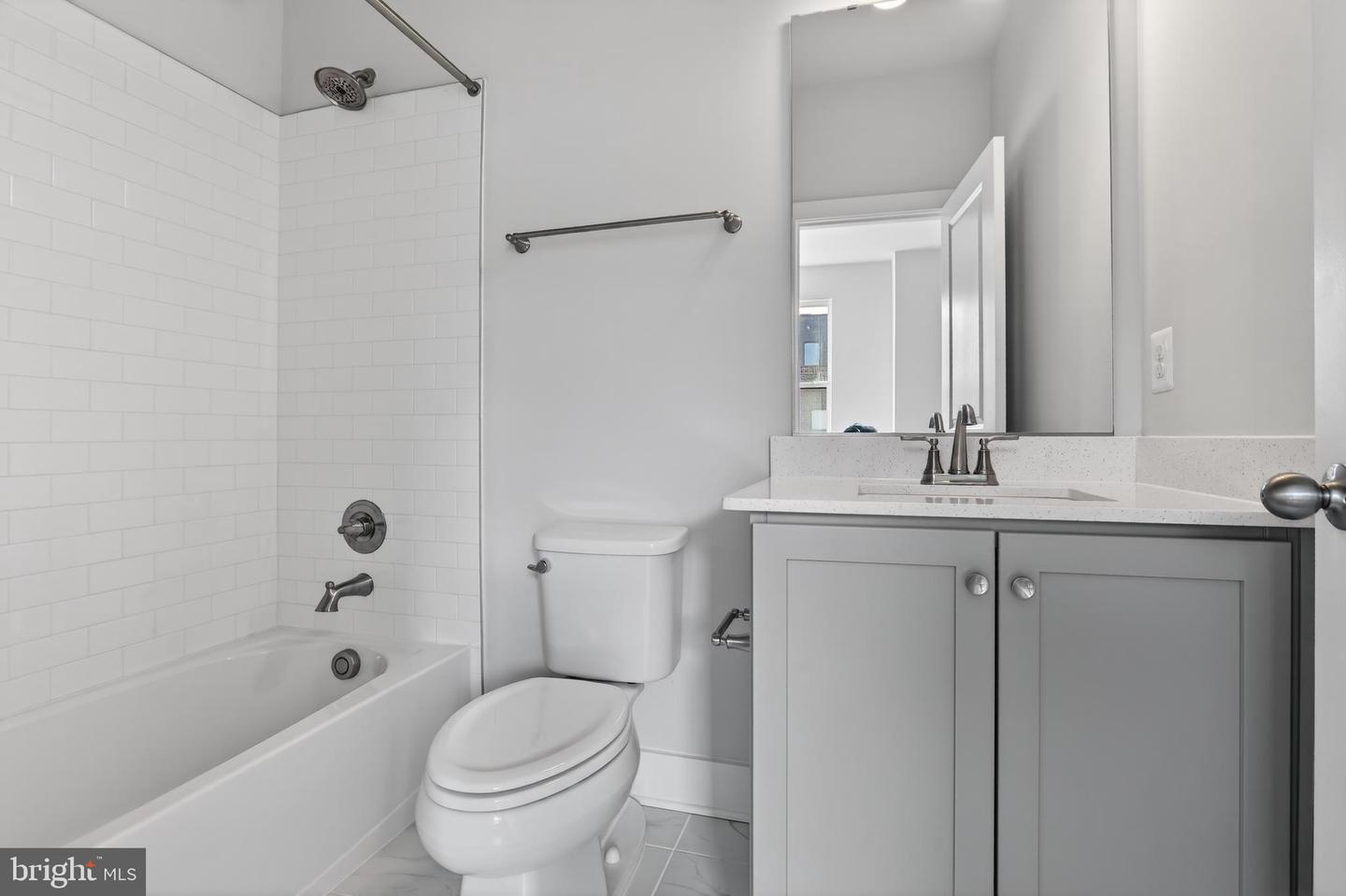 2719 Light St Property Photo 15