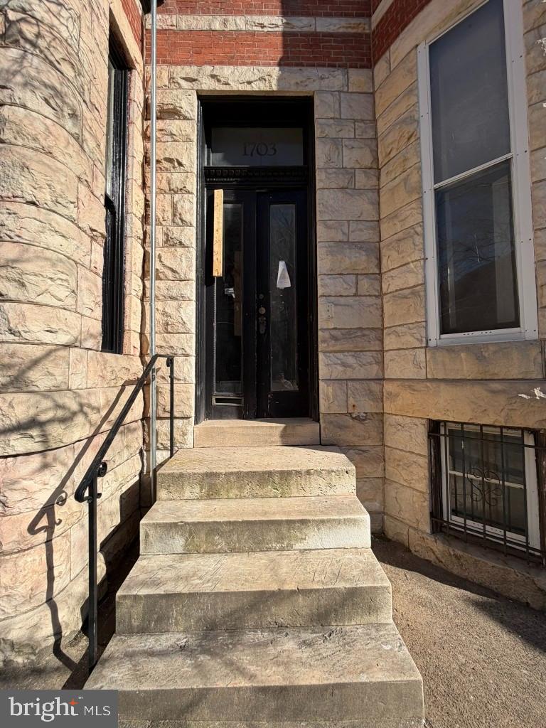 1703 LINDEN AVE Property Photo 1