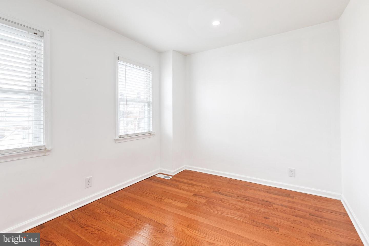112 N Decker Ave Property Photo 19