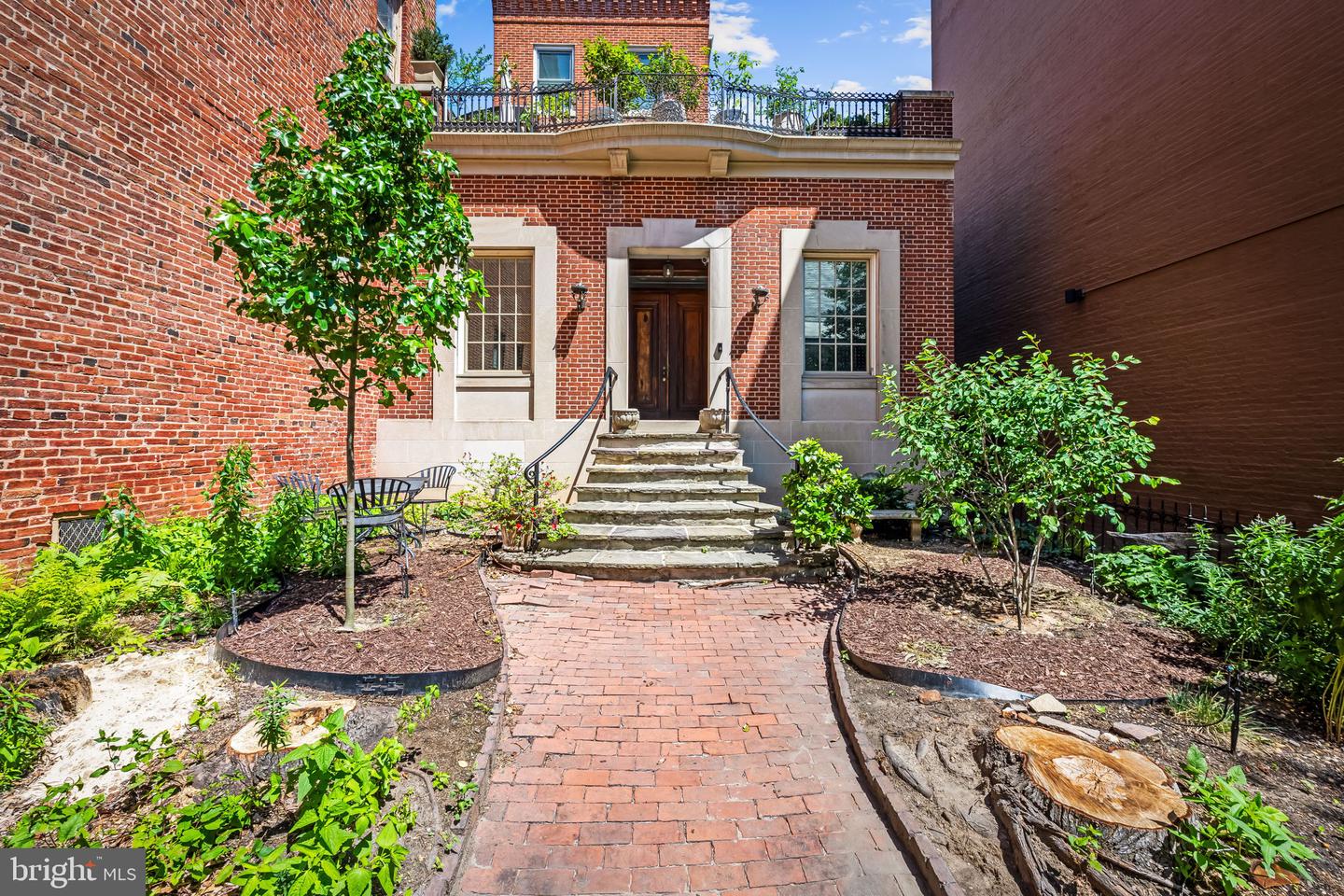 16 W Read St Property Photo 1