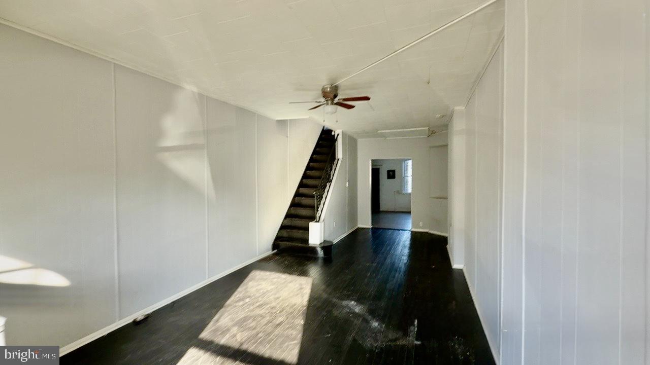 3102 E Fairmount Ave Property Photo 2