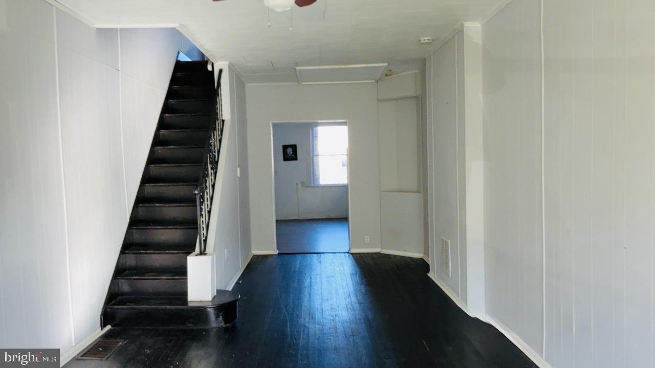 3102 E Fairmount Ave Property Photo 7