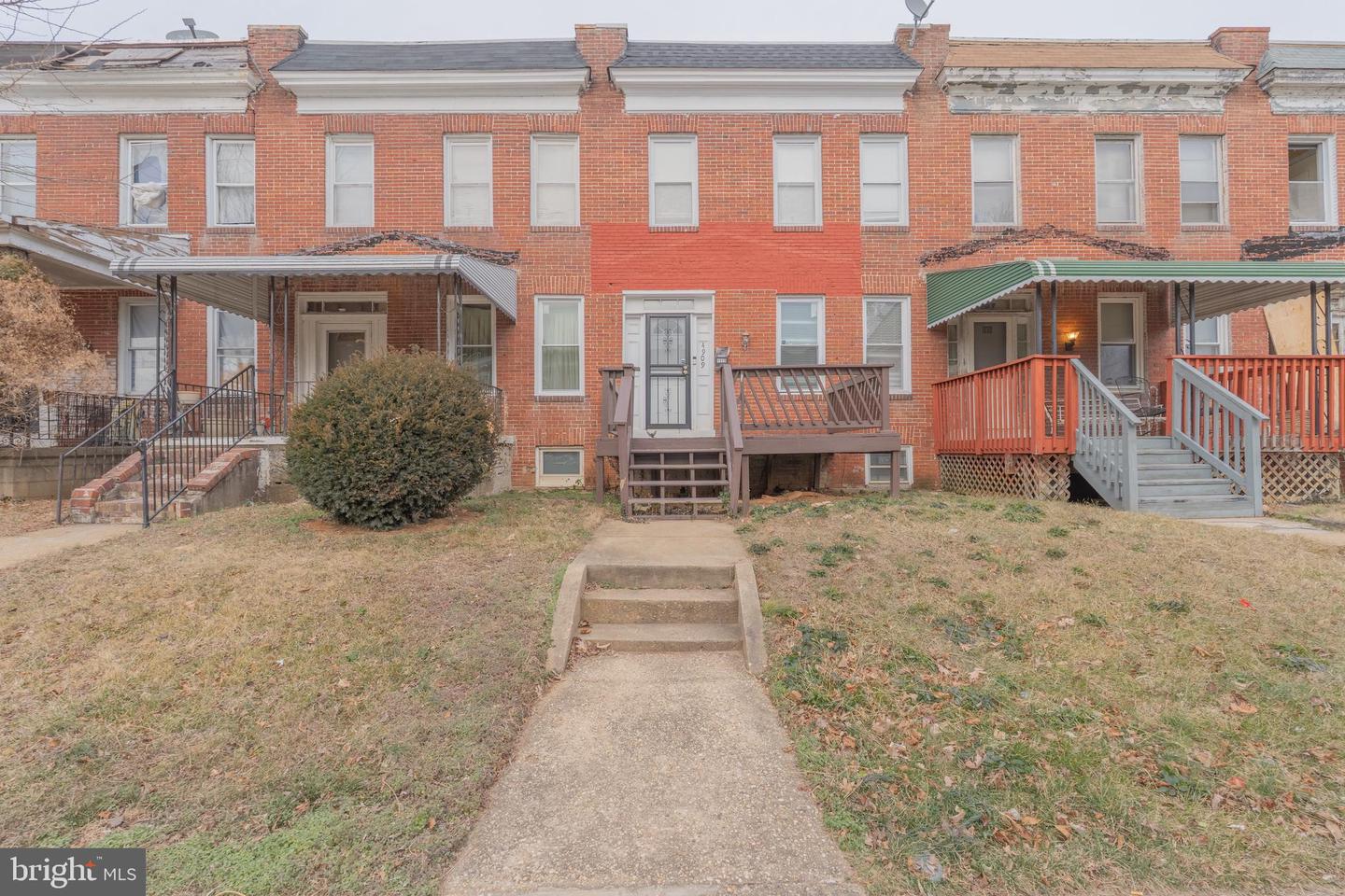 4909 Litchfield Ave Property Photo 1