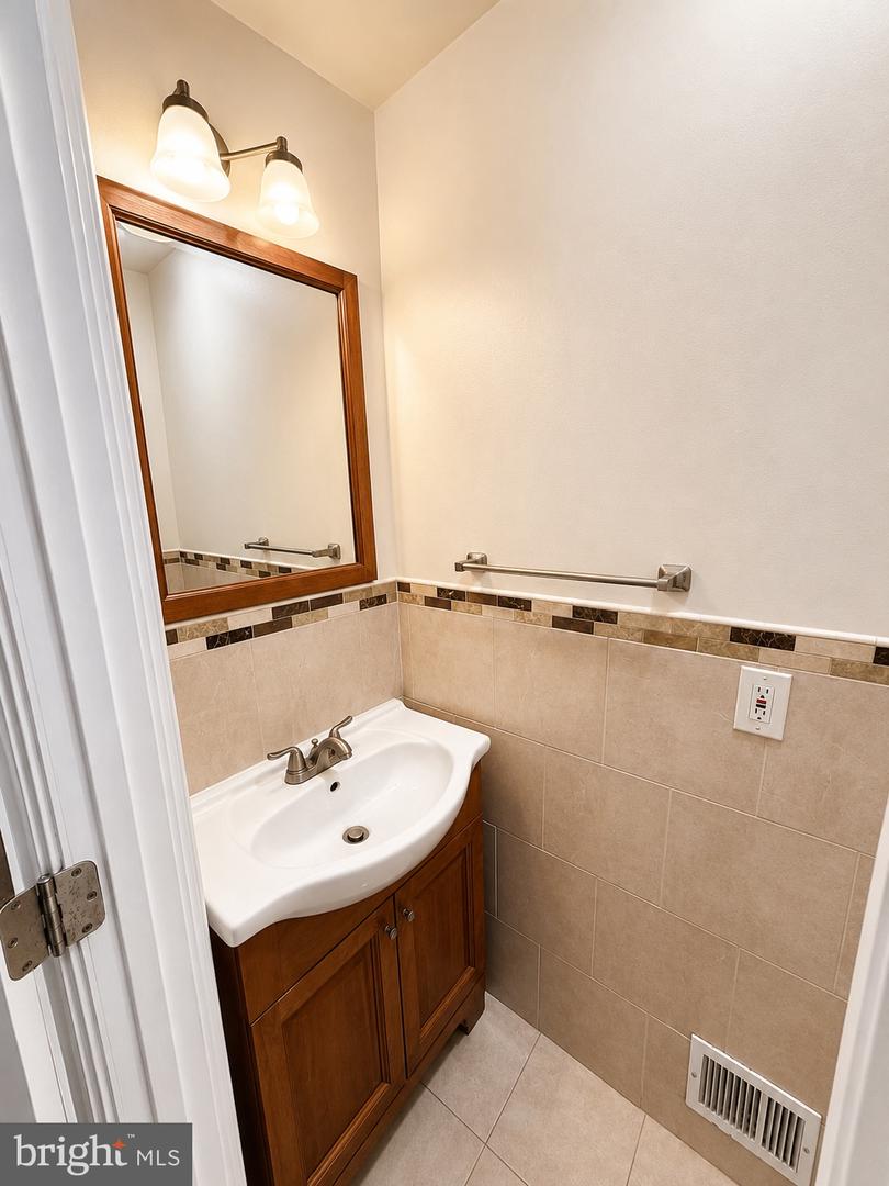 422 S Smallwood St Property Photo 6