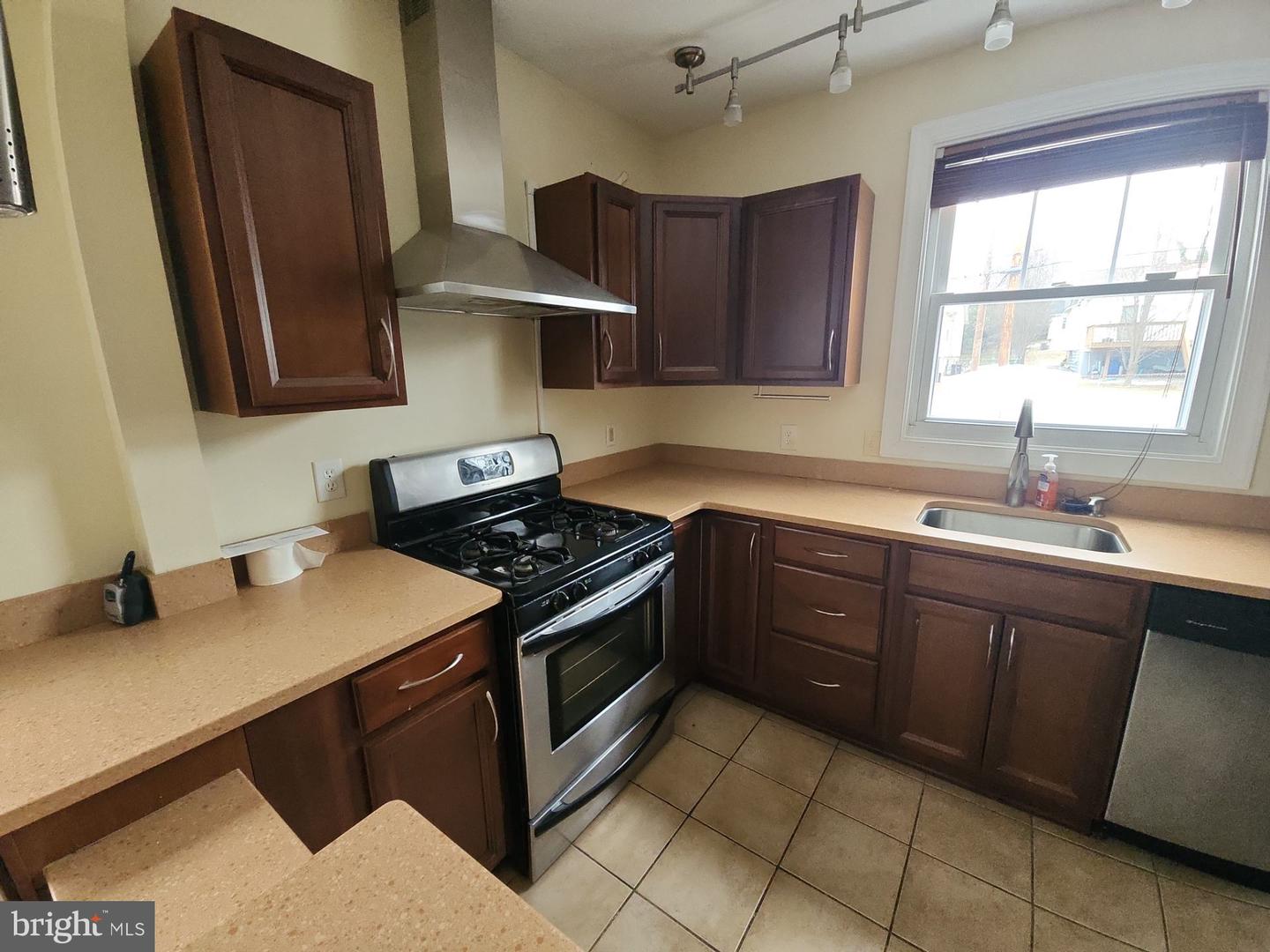2804 Christopher Ave Property Photo 6