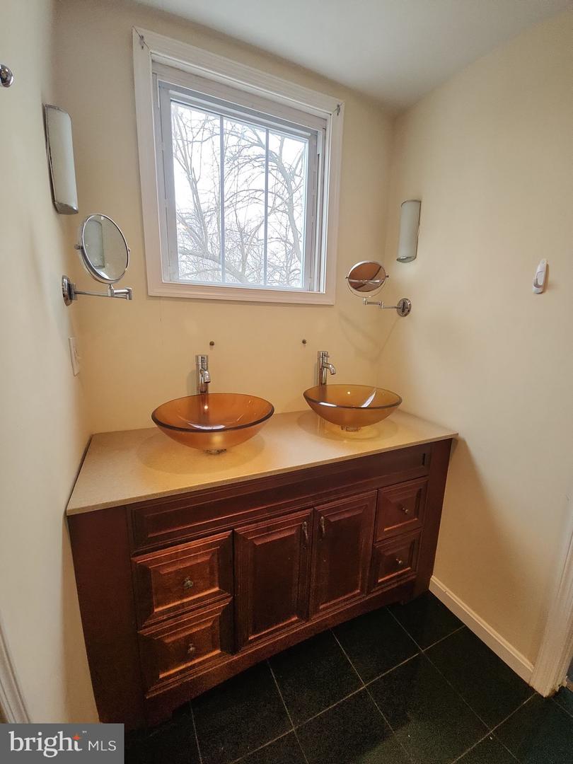 2804 Christopher Ave Property Photo 18