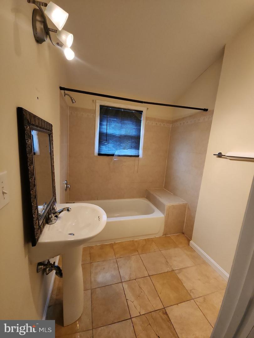 2804 Christopher Ave Property Photo 22
