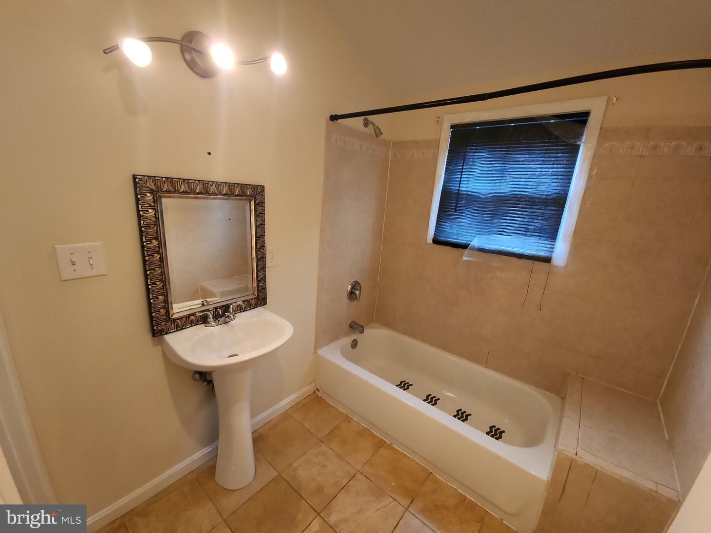 2804 Christopher Ave Property Photo 23
