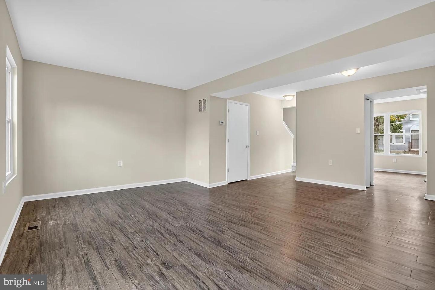 814 SHOWELL CT Property Photo 1