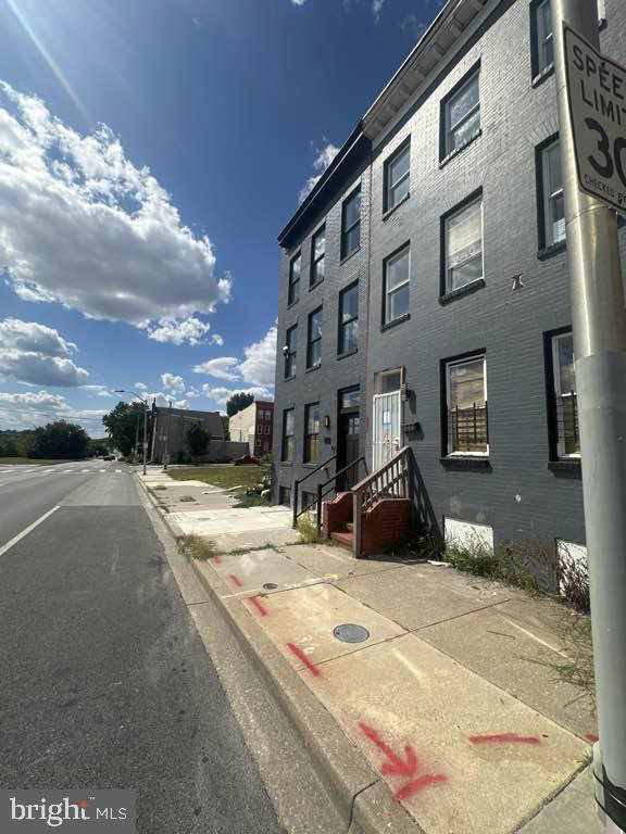 1030 W Franklin St Property Photo 2