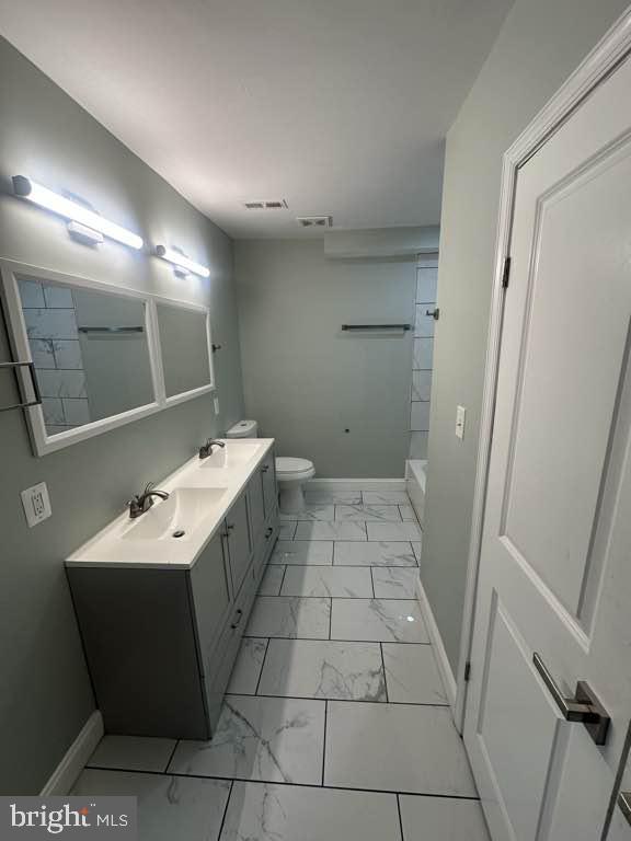 1030 W Franklin St Property Photo 17
