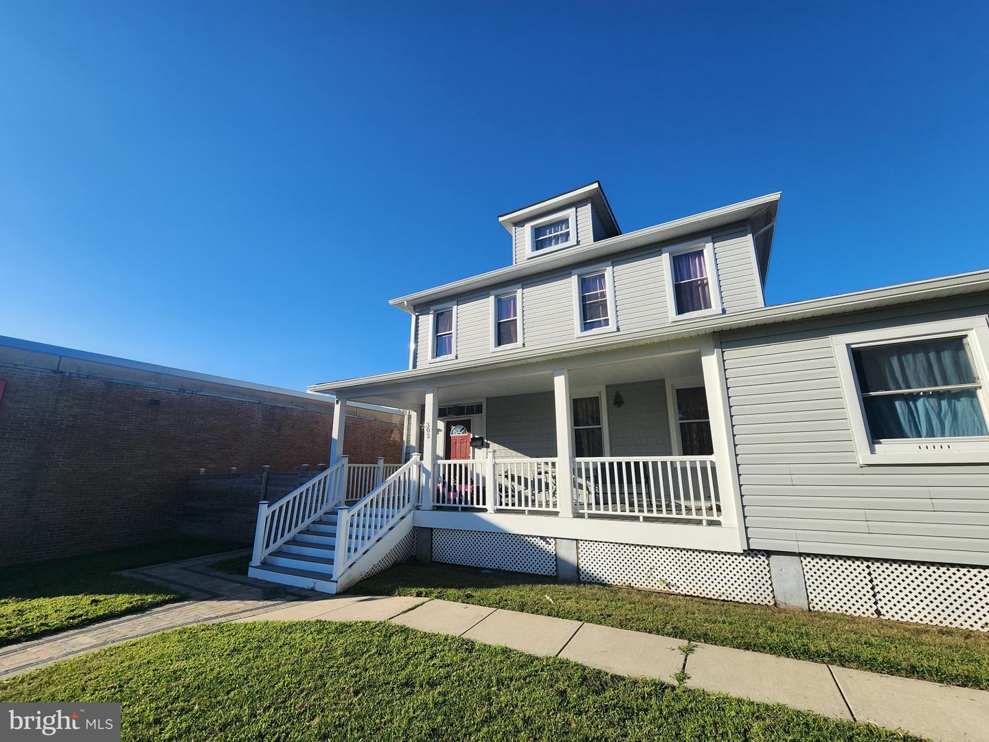 302 E Patapsco Ave Property Photo 1