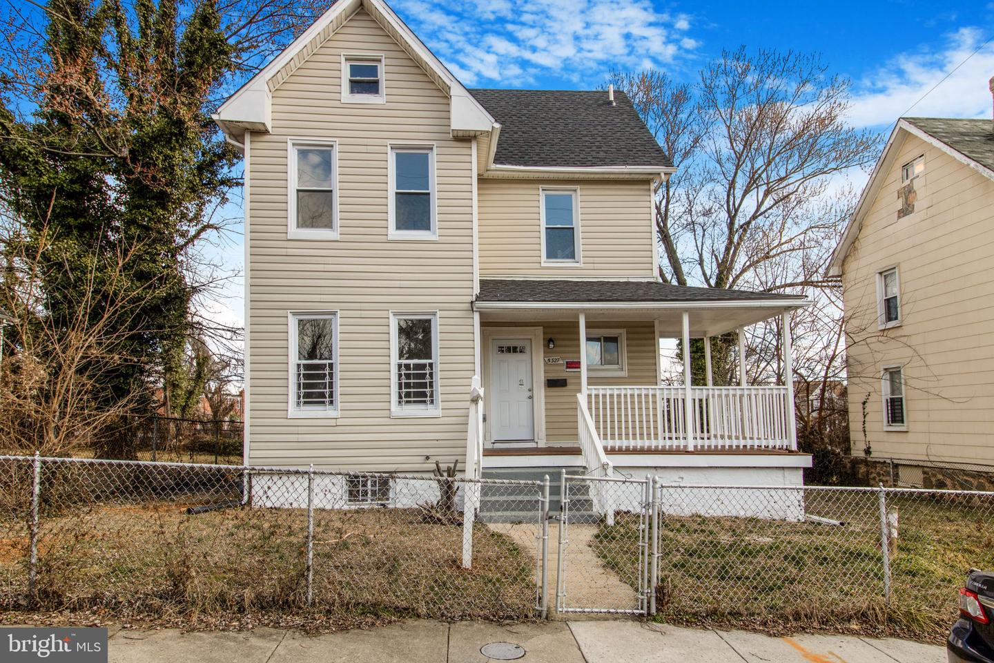 5327 HAMLIN AVE