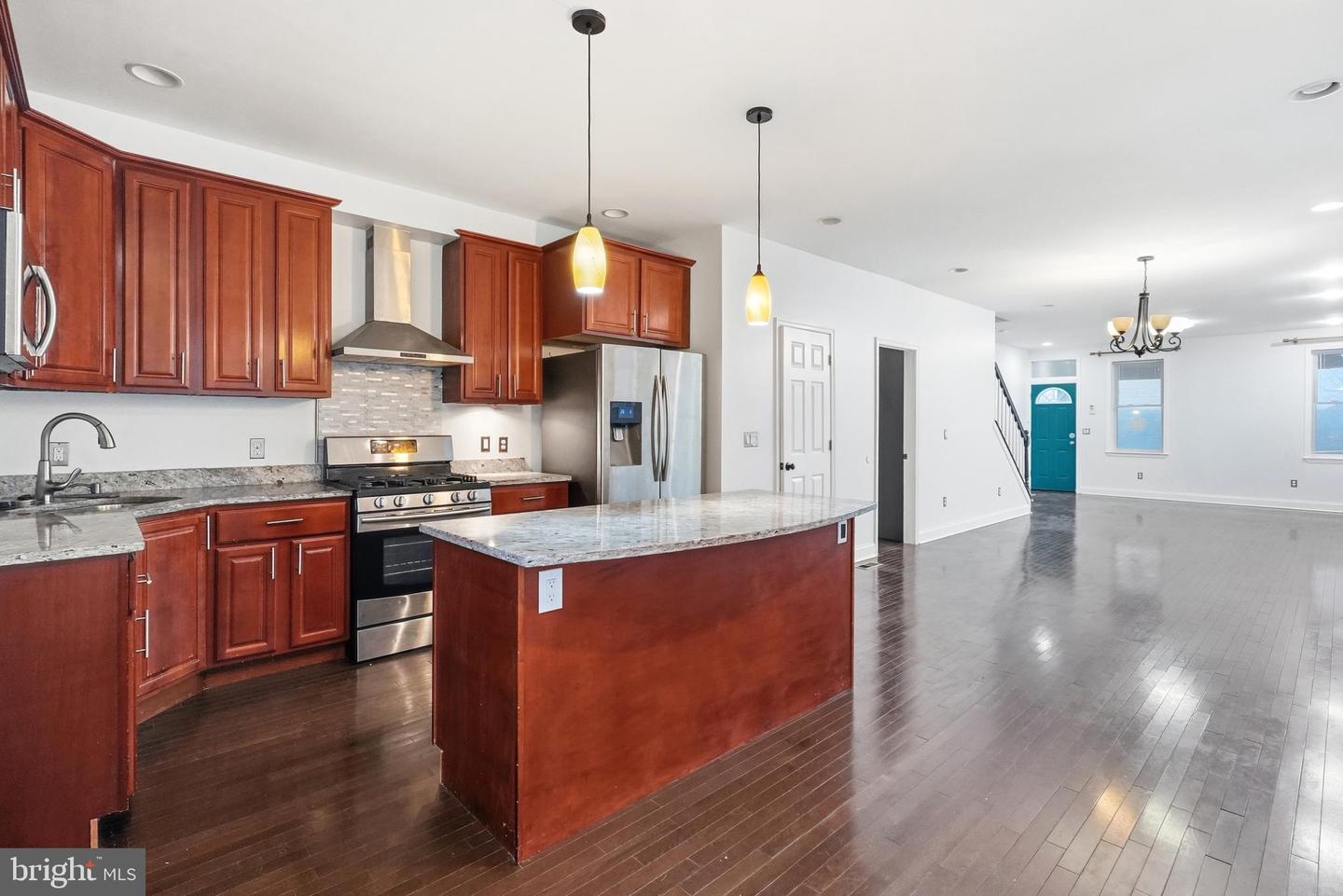 2302 Mount Royal Terrace Property Photo 9