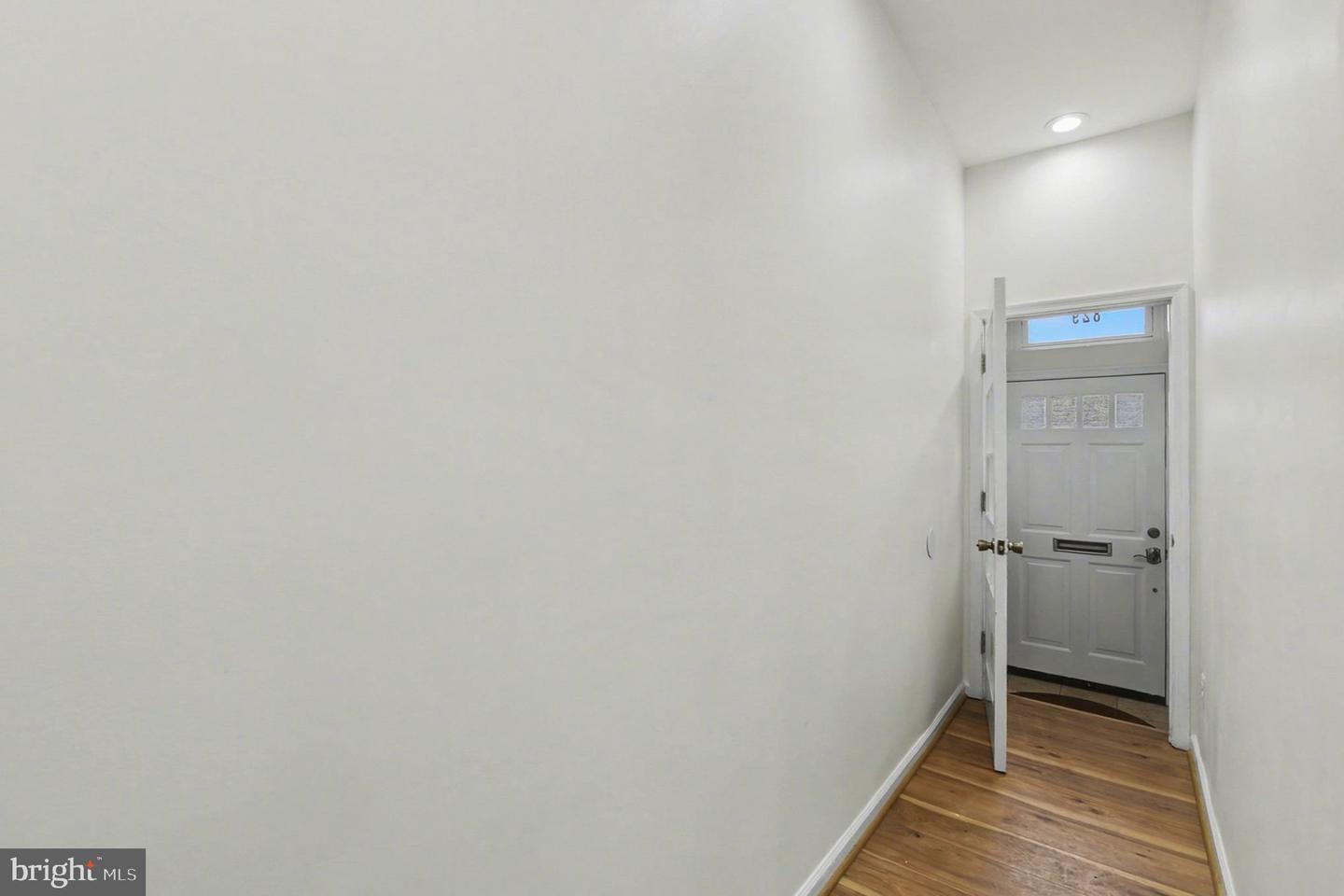829 E Chase St Property Photo 4