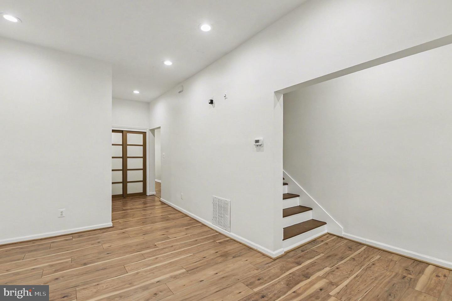 829 E Chase St Property Photo 10