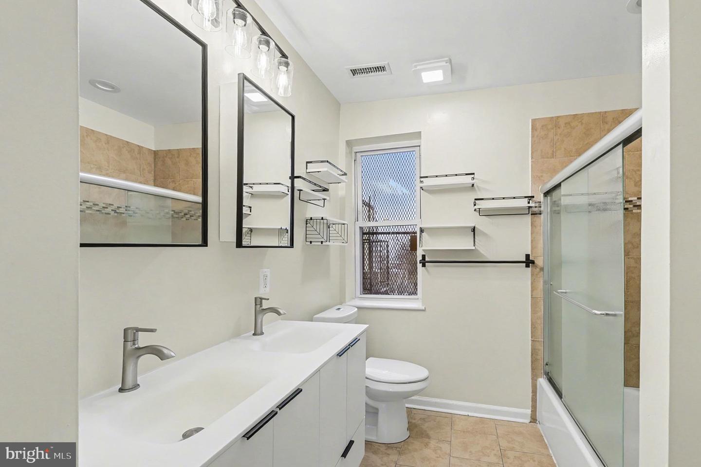 829 E Chase St Property Photo 18