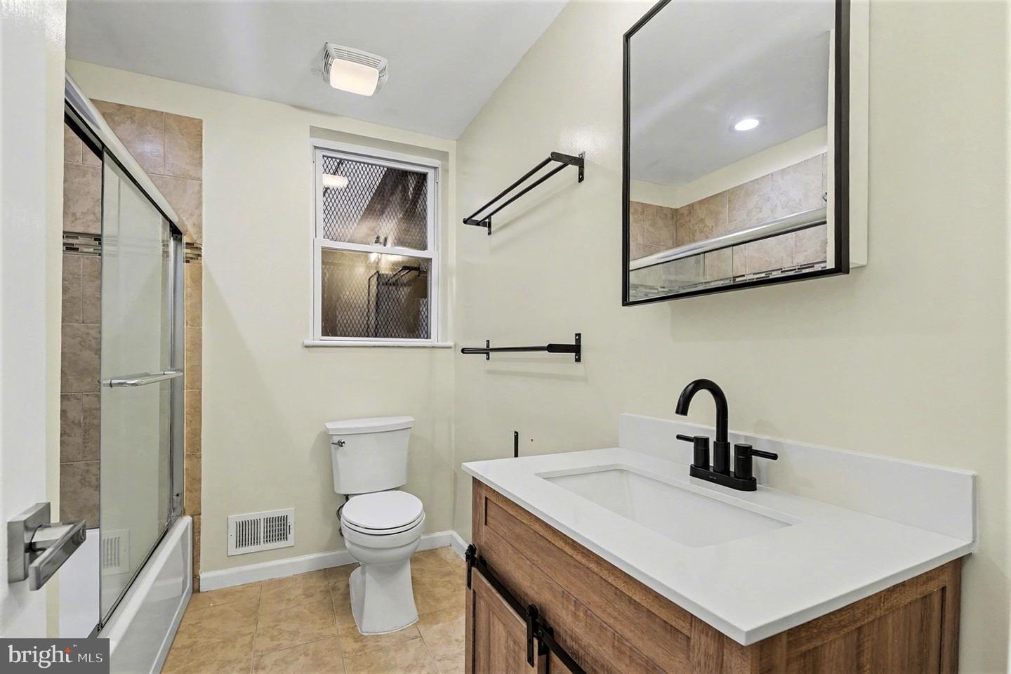 829 E Chase St Property Photo 21