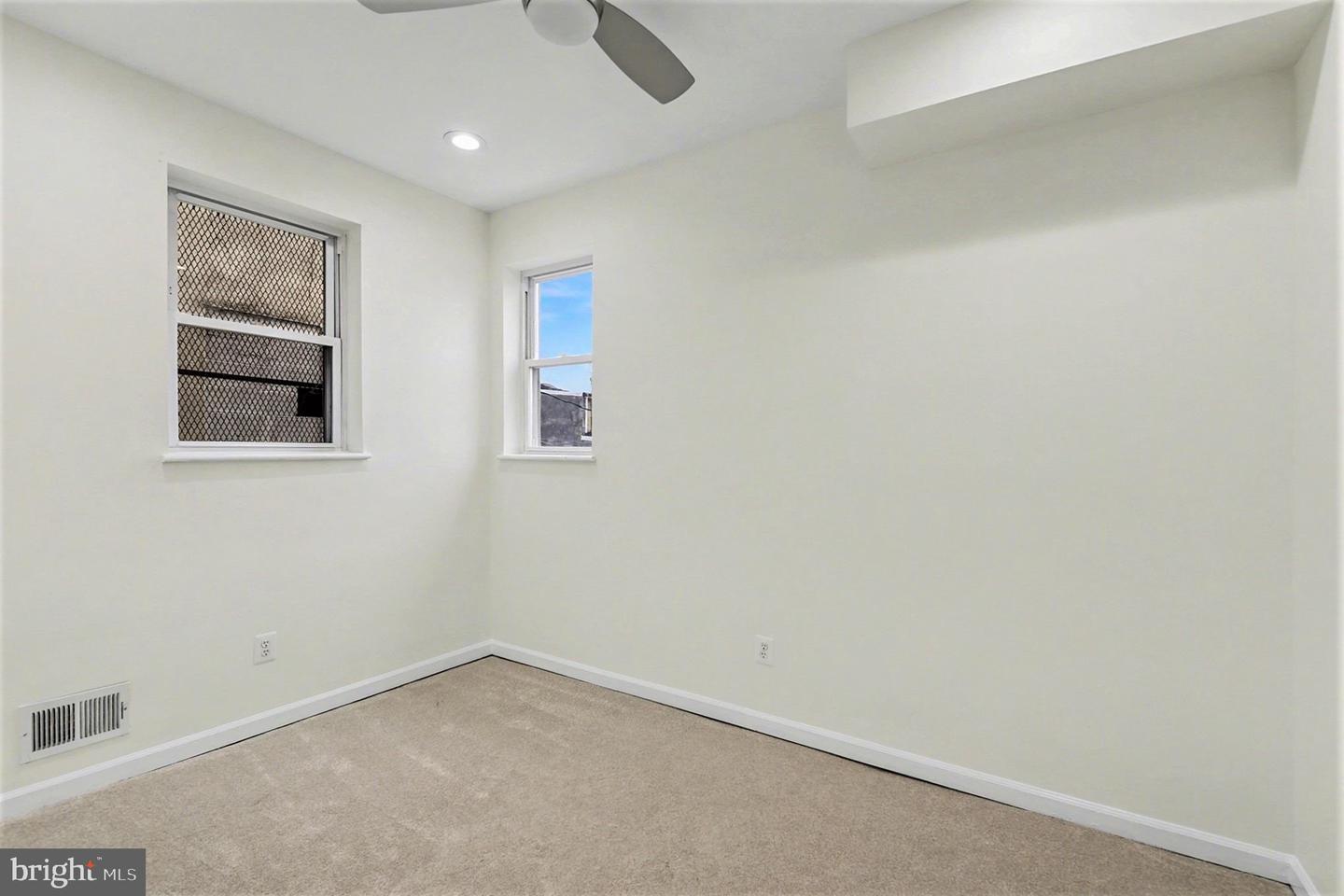 829 E Chase St Property Photo 22