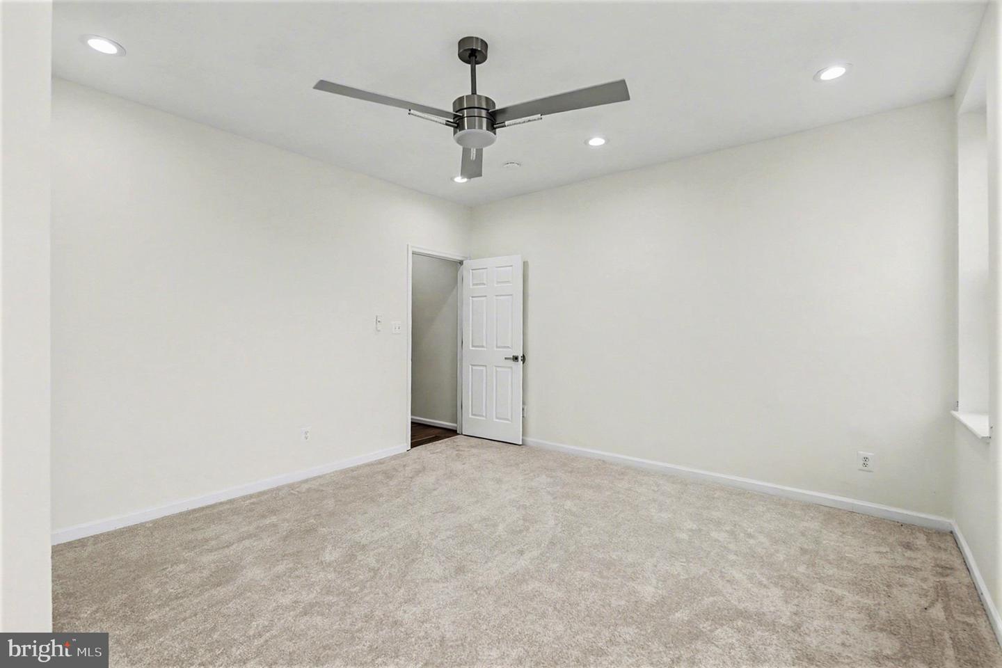 829 E Chase St Property Photo 23