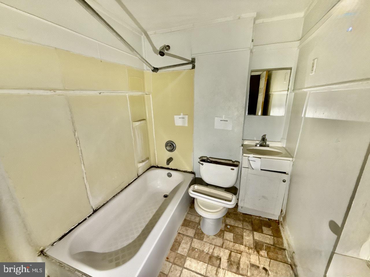 3035 E Monument St Property Photo 6
