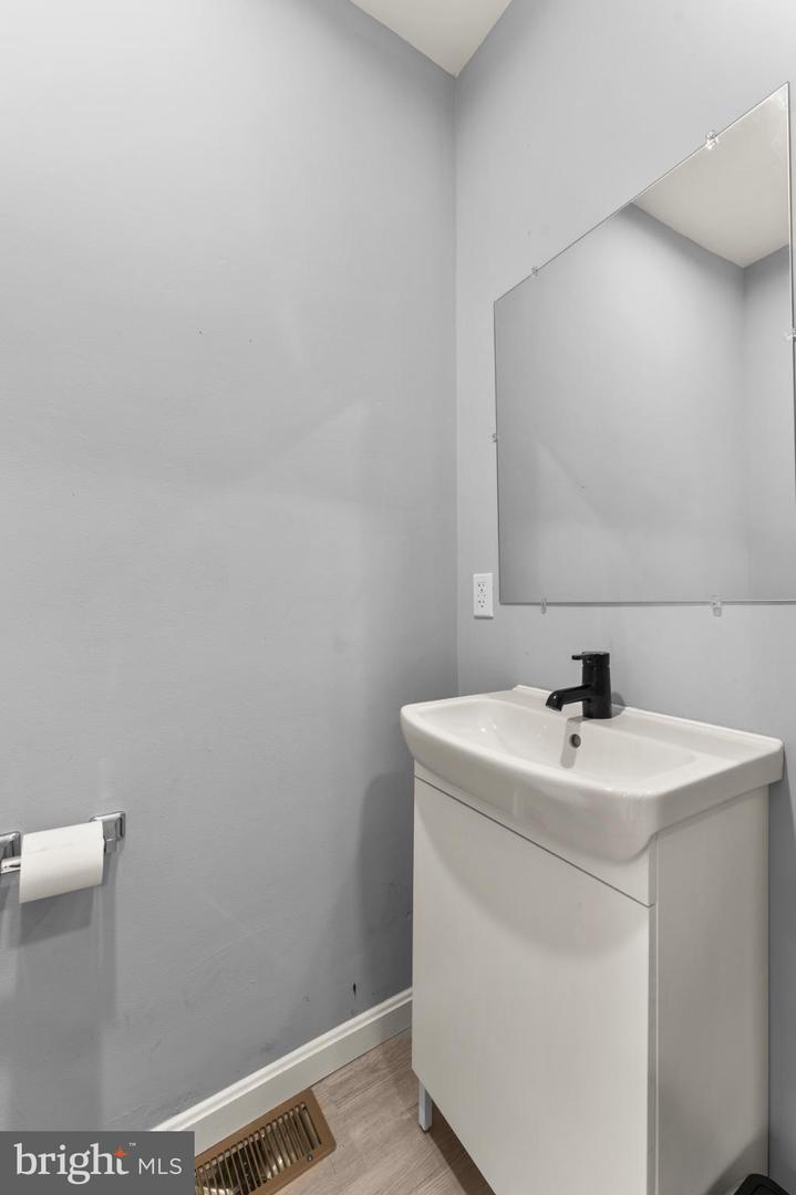 4527 Northwood Property Photo 16