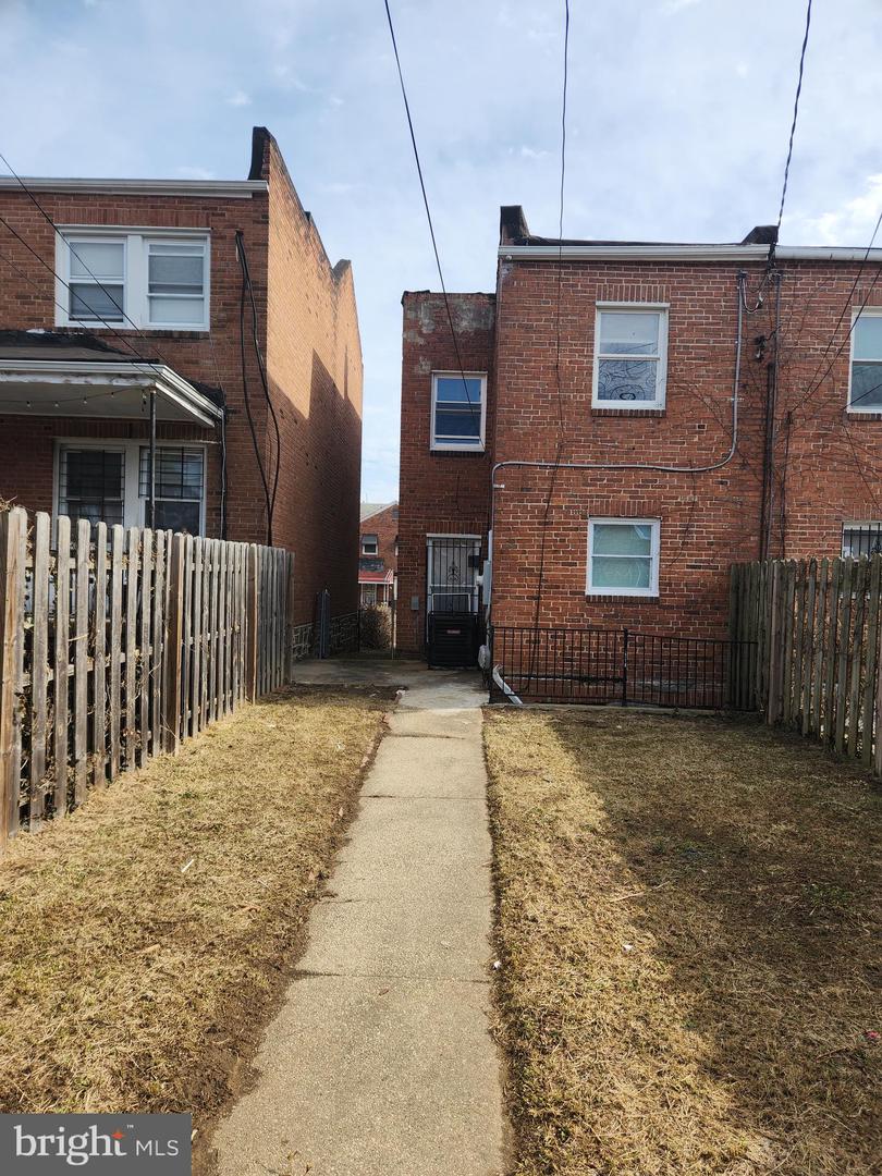 12 N Kossuth St Property Photo 2