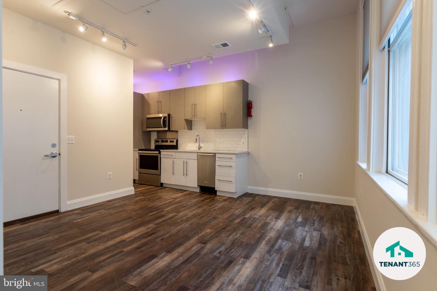 8 E FAYETTE ST #201 Property Photo 1