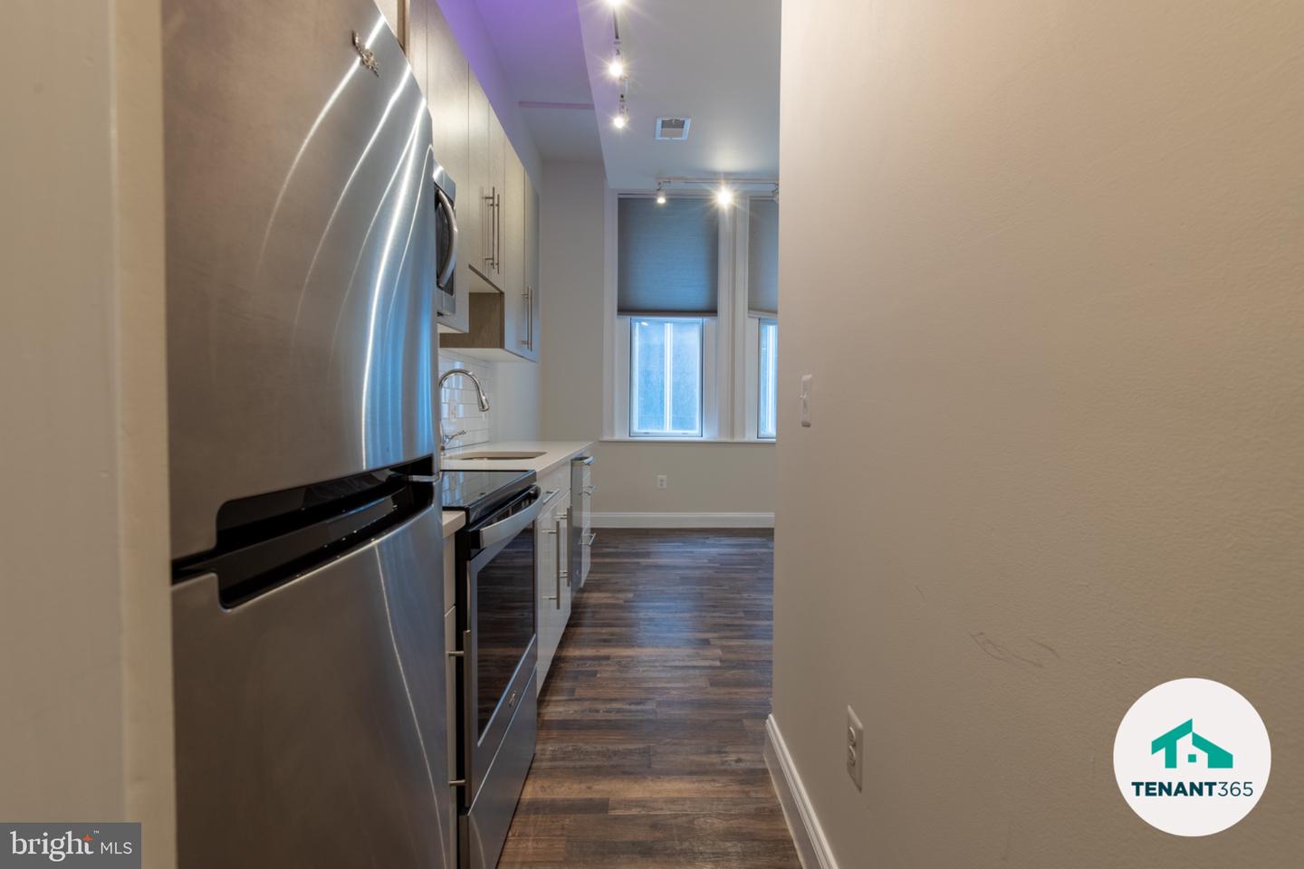 8 E Fayette St #201 Property Photo 3