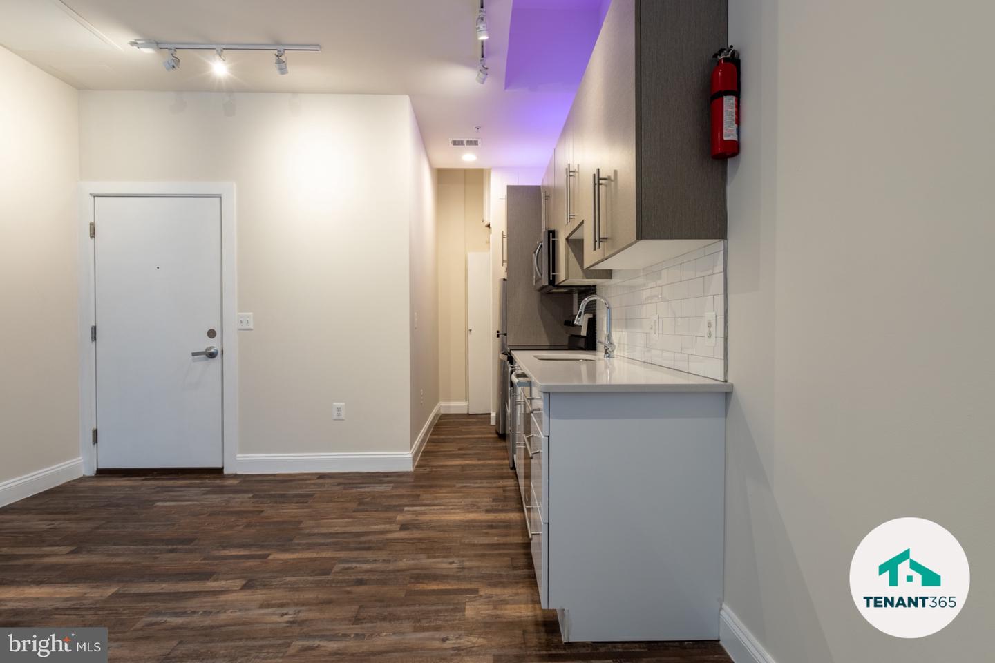 8 E Fayette St #201 Property Photo 4