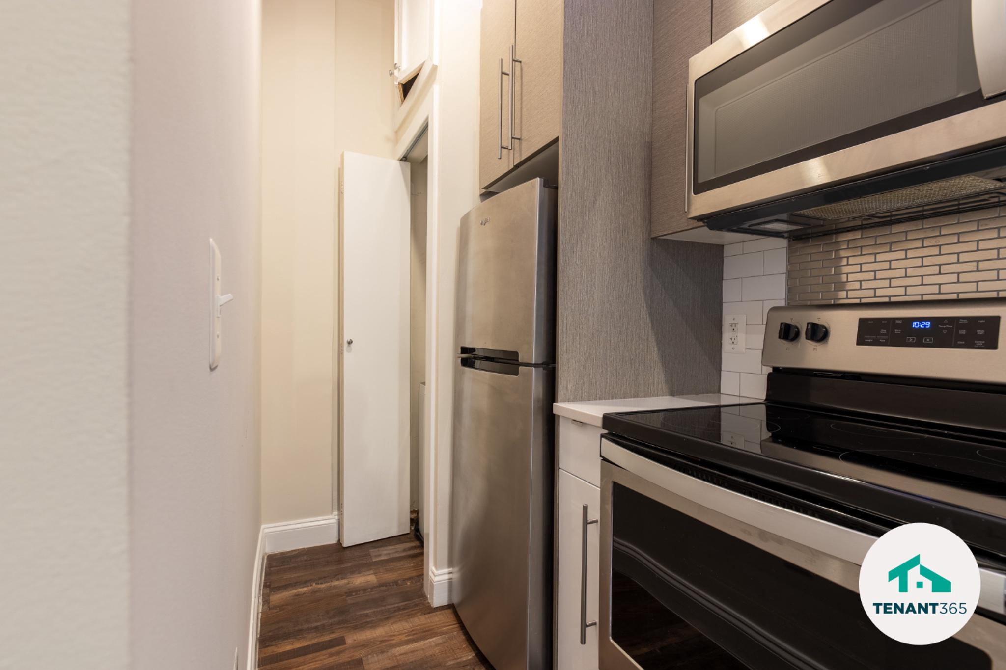 8 E Fayette St #201 Property Photo 14