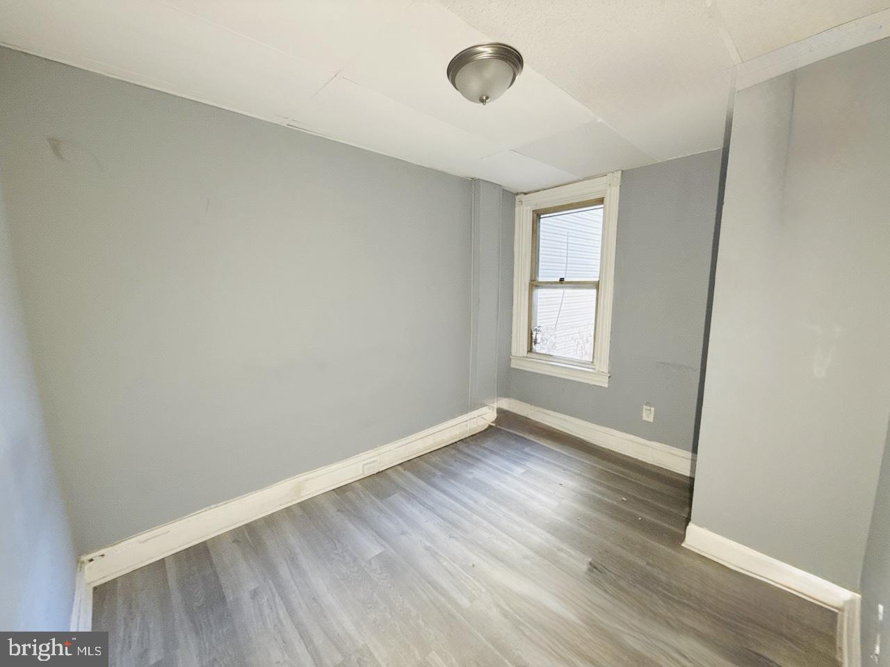 1947 W Lexington St Property Photo 4