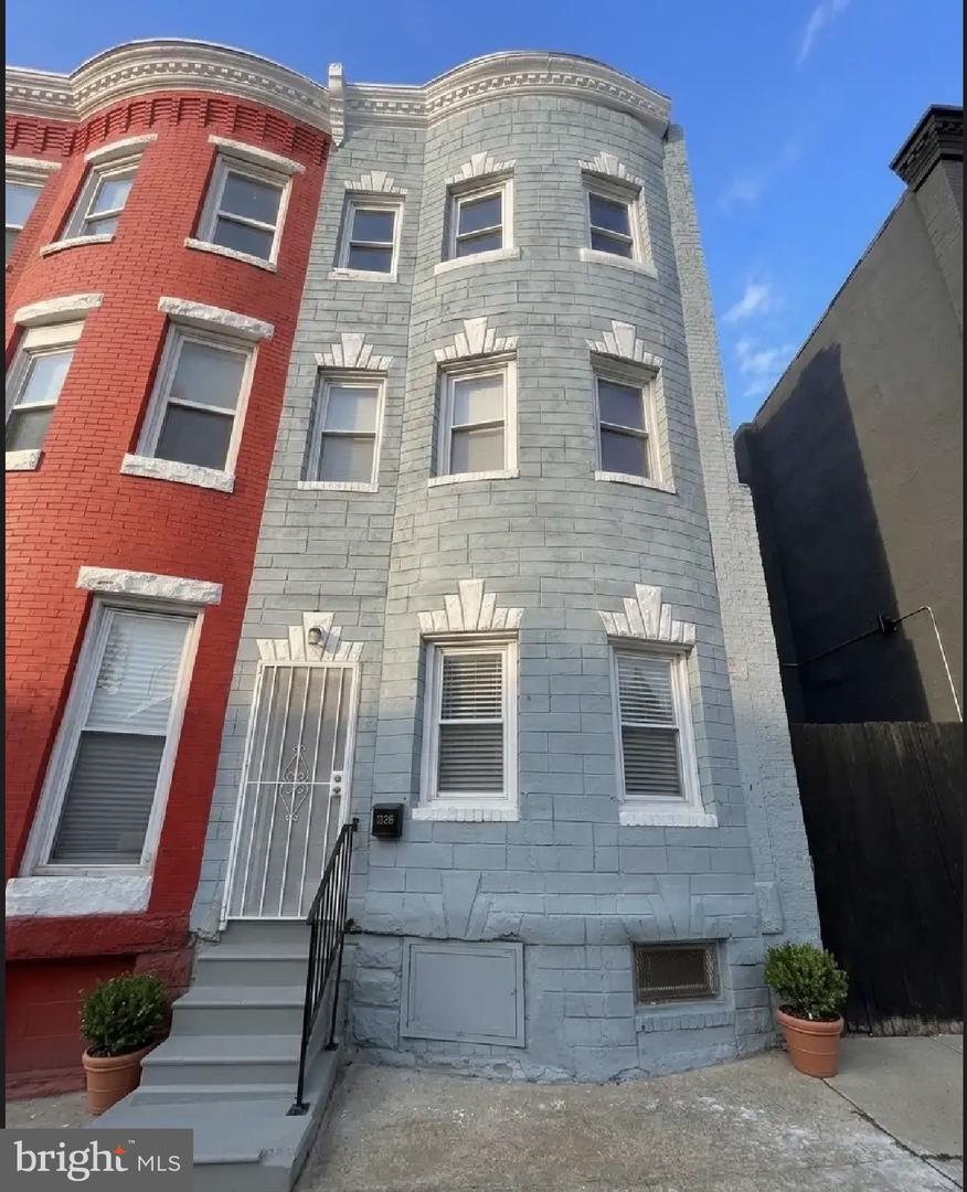 1028 E North Ave Property Photo 1
