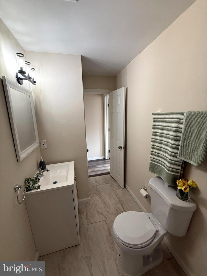1028 E North Ave Property Photo 11