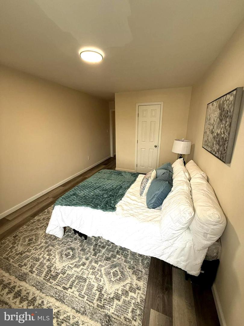1028 E North Ave Property Photo 15